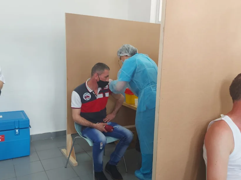 Centru de vaccinare pe platforma Șantierului Naval Damen Galați