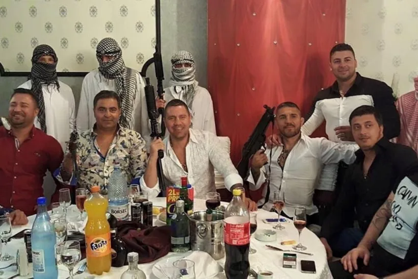 Banii se duc oricum la manelişti!