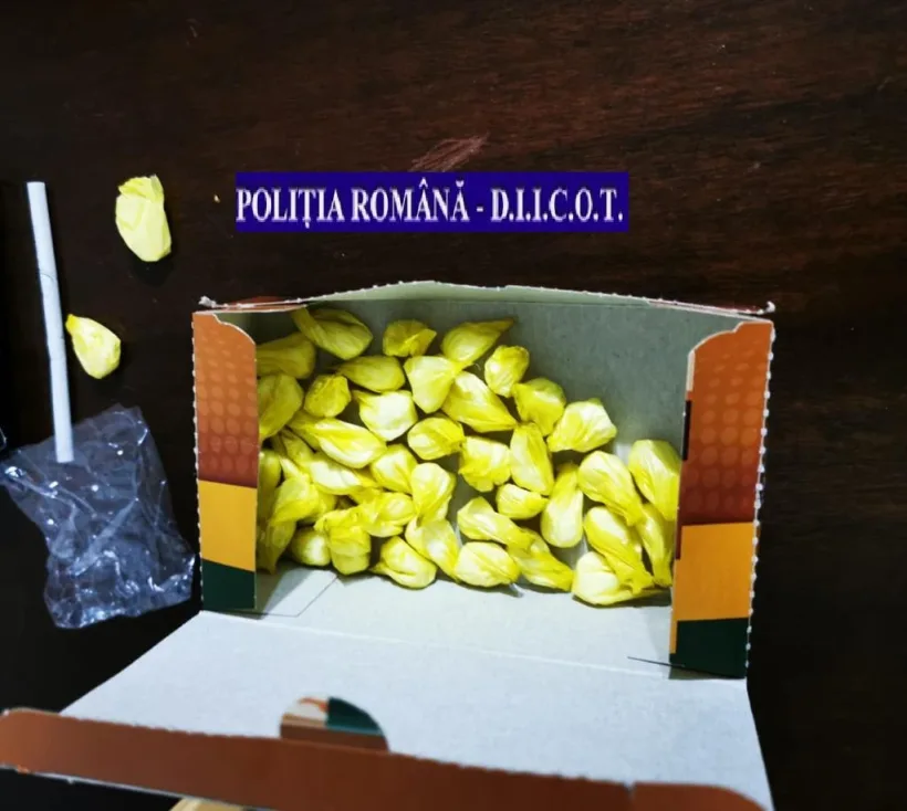 Trei traficanți de droguri din Galați, prinși în flagrant în timp ce vindeau cocaină adusă din Belgia