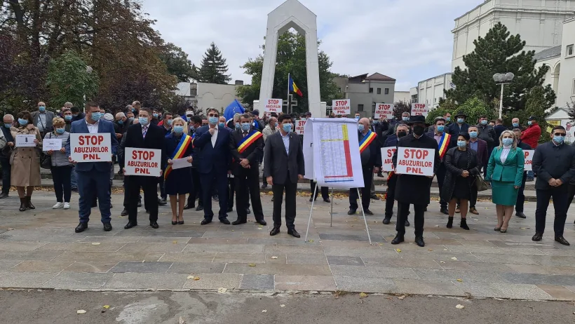 Protest al primarilor PSD la Galați, după ce Guvernul a alocat bani doar primăriilor PNL