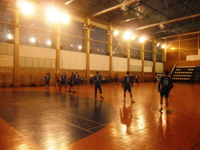 Handbaliştii de la CSU Galaţi au condus 25 de minute liderul dar au părăsit terenul învinşi