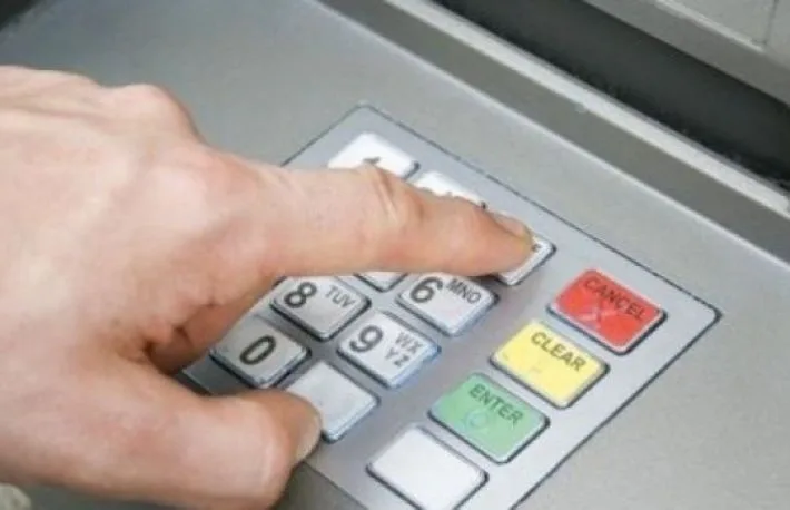 Apel la calm din partea BNR: oamenii sunt sfătuiți să nu-și retragă banii de la bancomate