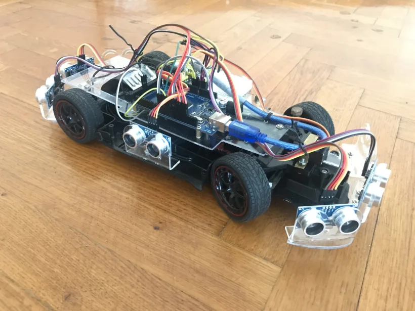Mașină autonomă, care evită obstacolele și parchează singură, invenția unor studenți gălățeni