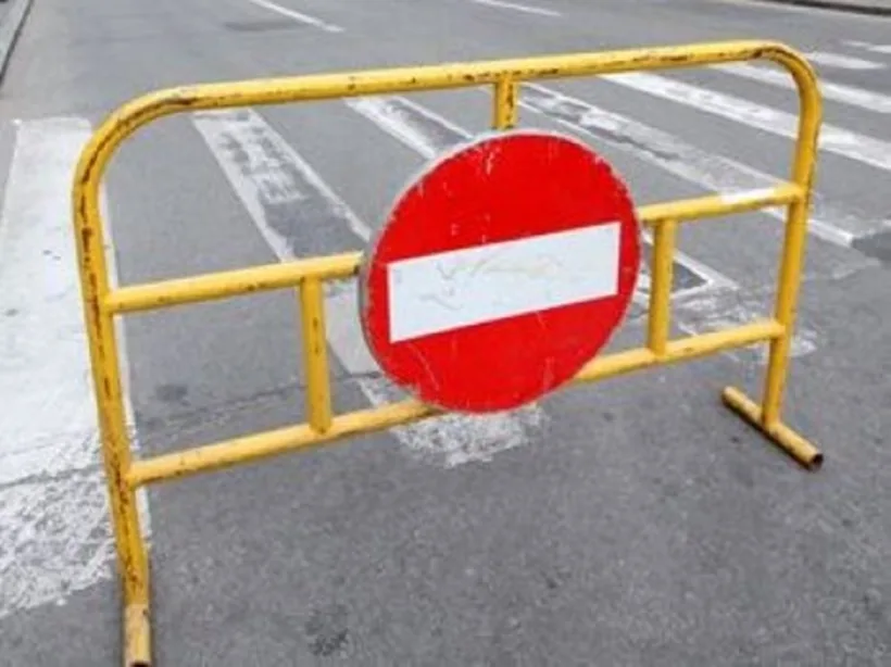 Pericol de surpare pe o stradă din Galați