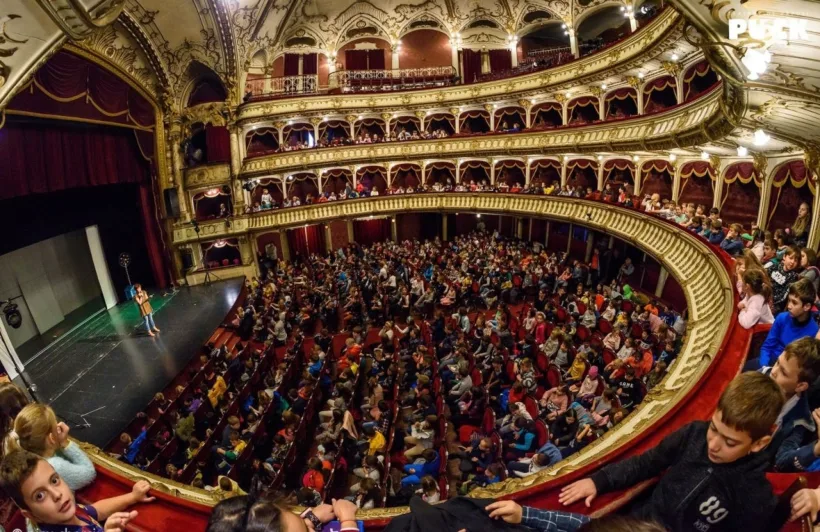 Pentru copii: Teatru video online în weekend. Vezi  aici lista spectacolelor de sâmbătă