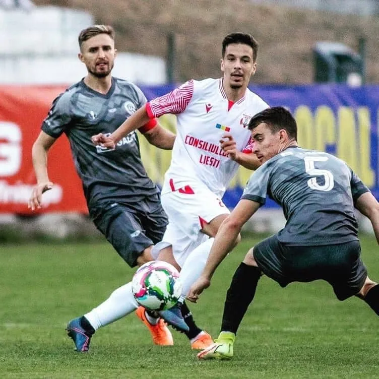 Amicale pe bandă rulantă pentru Sporting şi Unirea