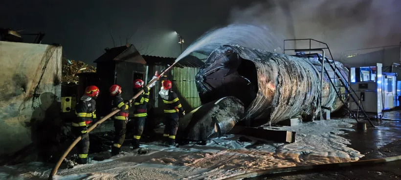 VIDEO Explozie la ieșirea din Galați: un rezervor de combustibil a sărit în aer